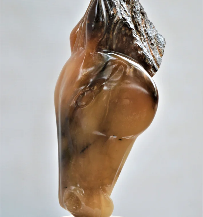 1 Llamrei  50cm X 22cm X 15cm Brown Alabaster